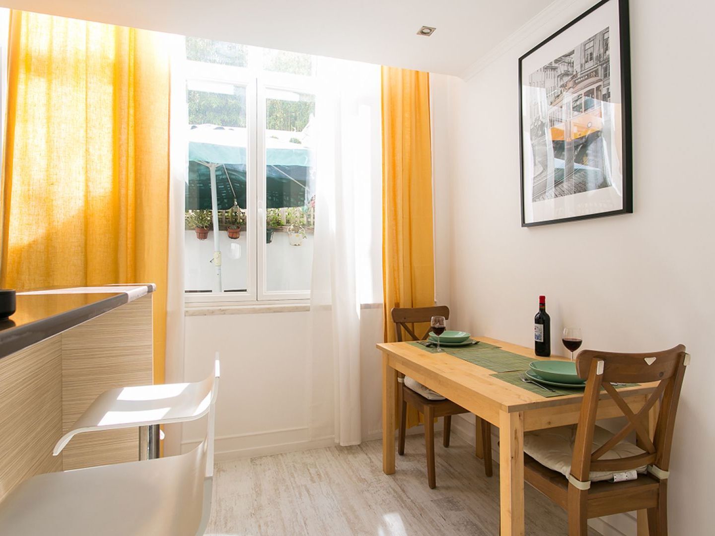Apartment Altido Charming Patio *