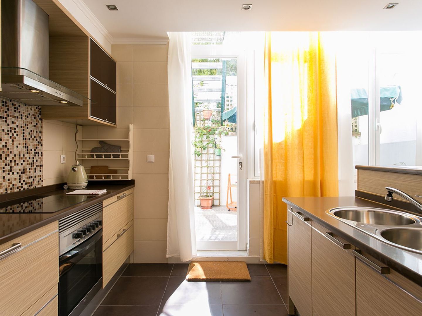 Altido Charming Patio Apartment Lisbon