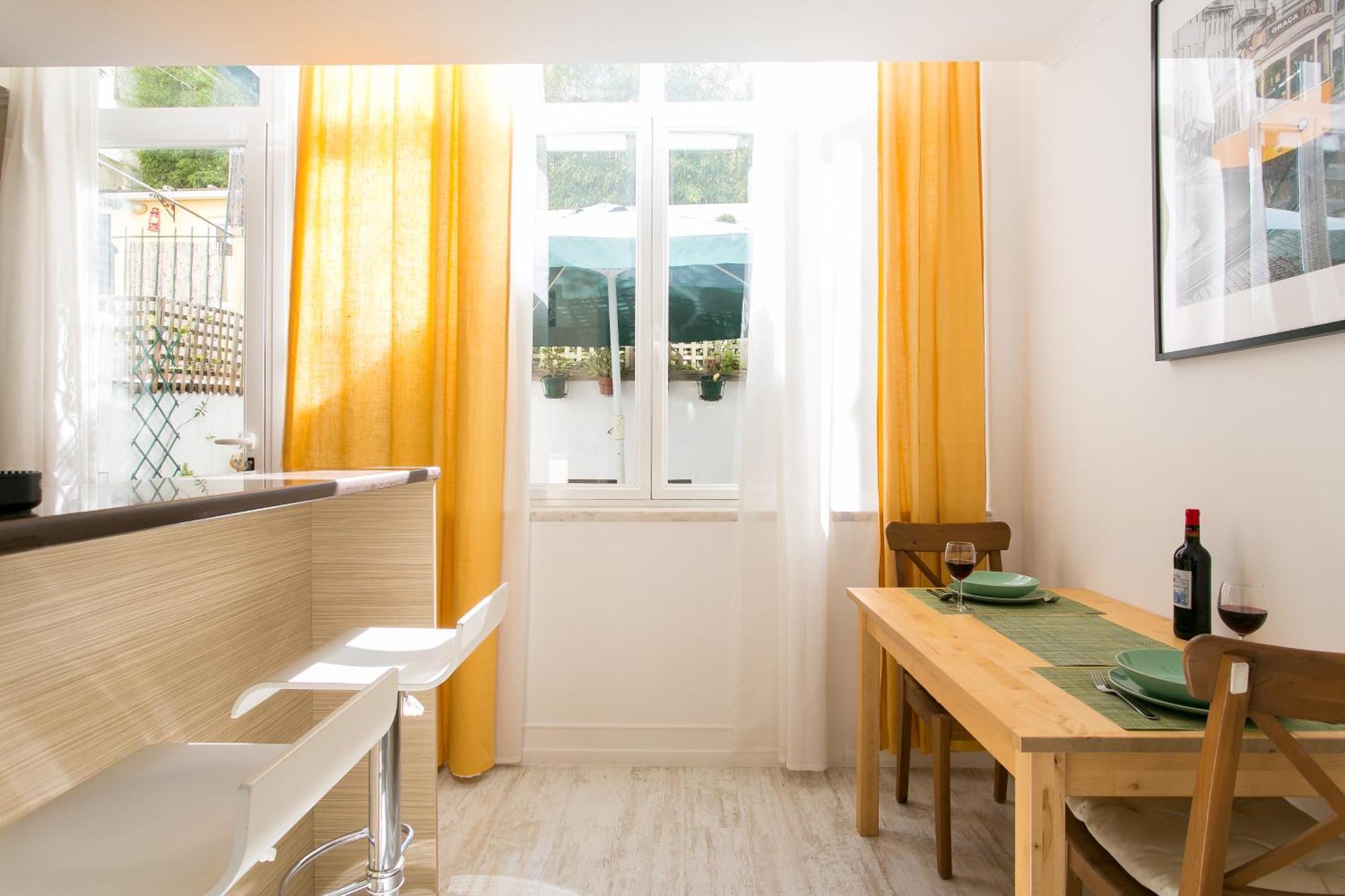 Altido Charming Patio Apartment