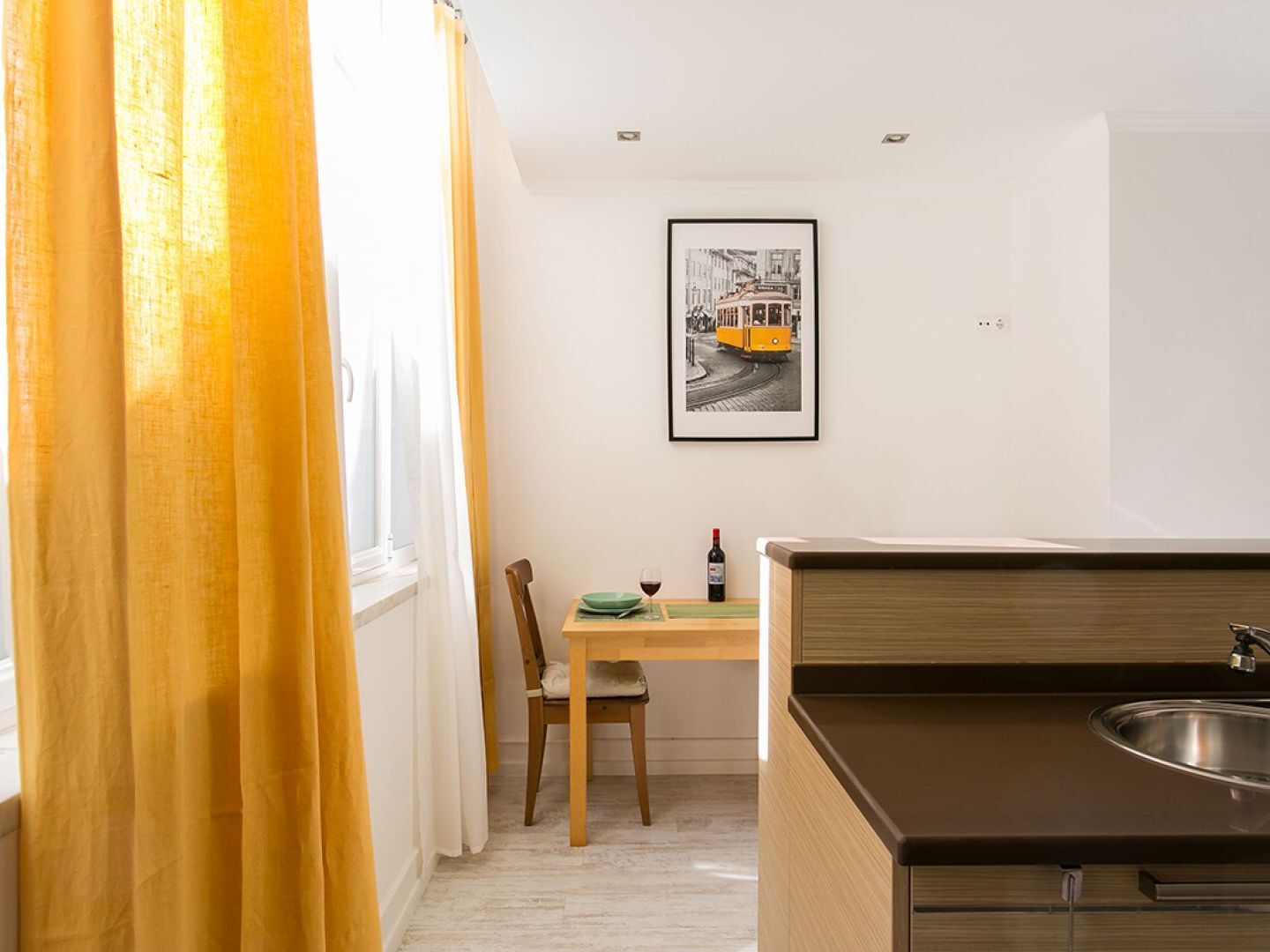 Altido Charming Patio Apartment