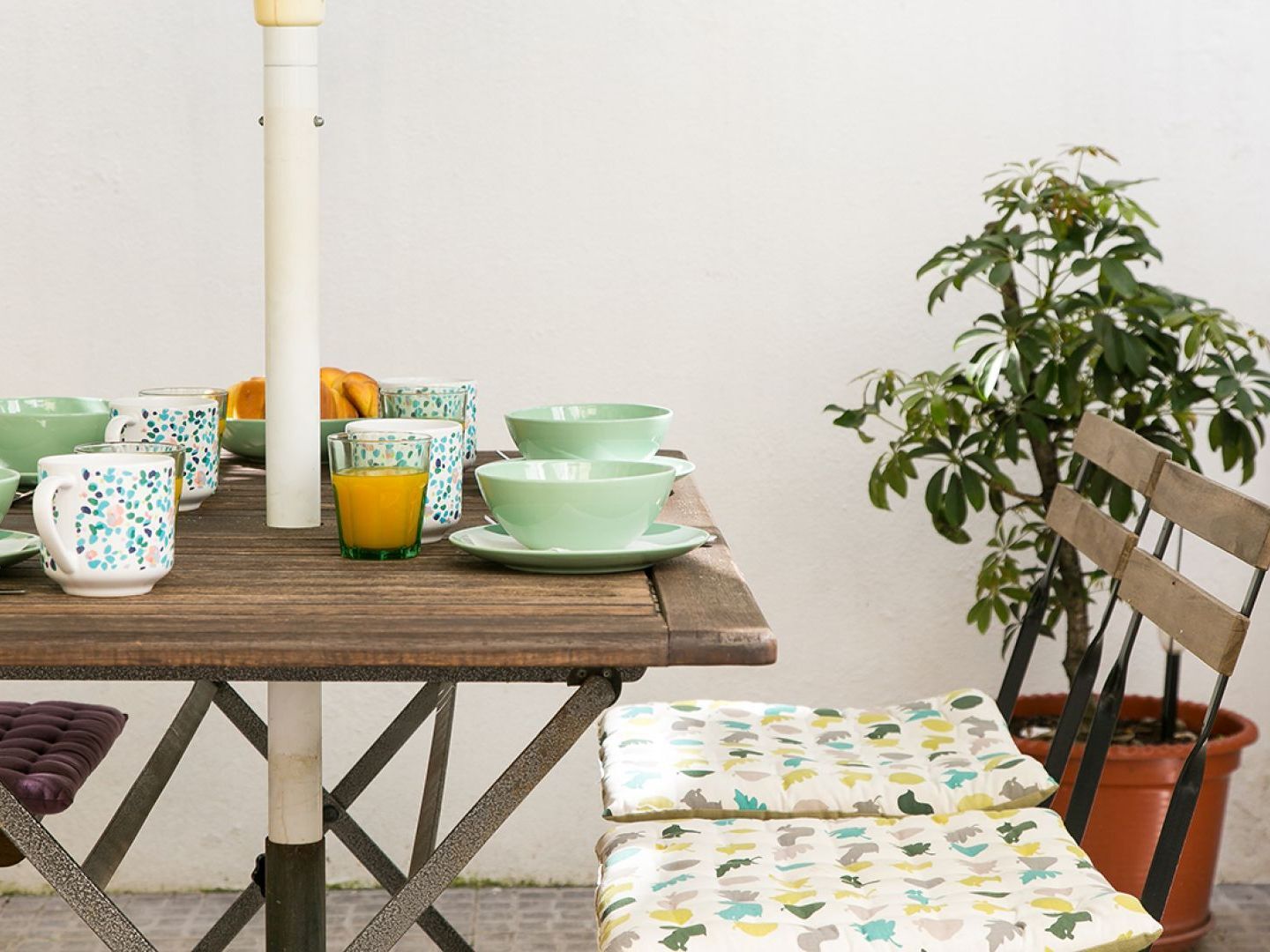 Altido Charming Patio Apartment *